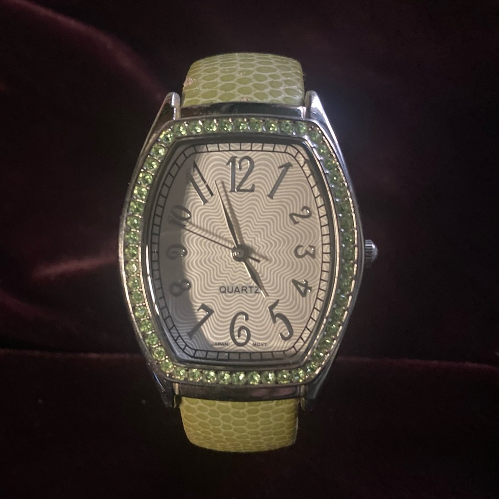 Pretty Vintage Green Croc Cuff Wrist Watch Bracelet Quartz Japan Mvmt